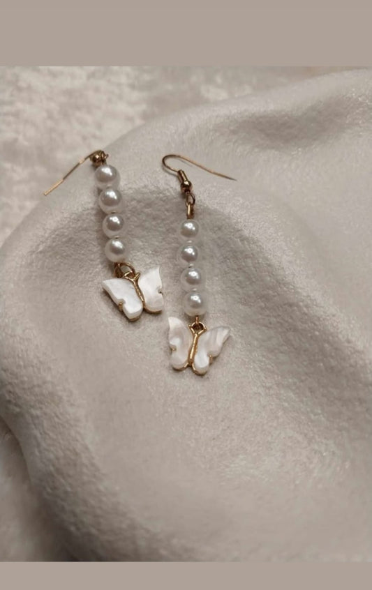 🦋 Pearl Butterfly Jewelry Set – Earrings & Choker Necklace